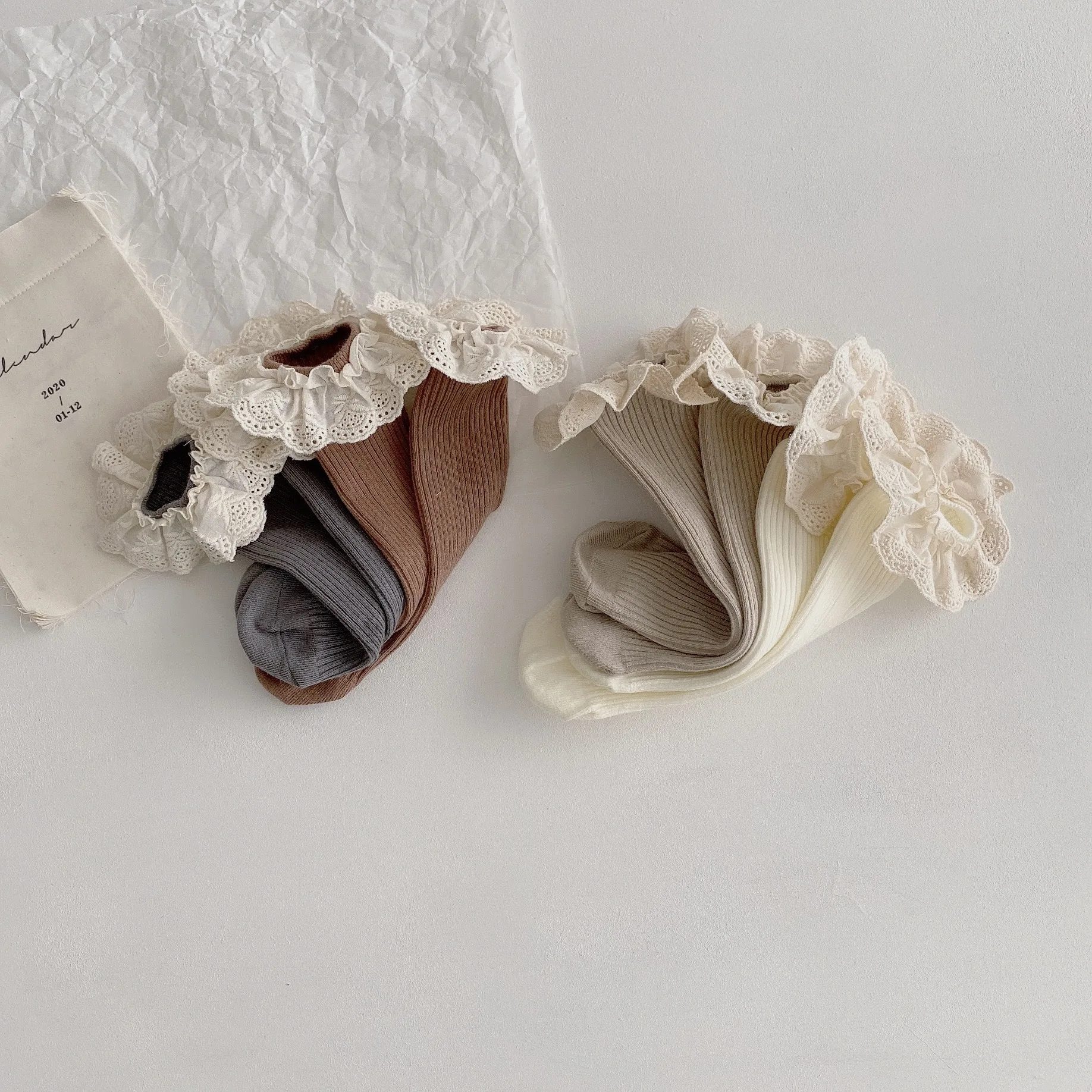 Chaussettes en coton doux mi-mollet pour bébés filles, lot de 4 Chaussettes en coton doux mi-mollet pour bébés filles, lot de 4