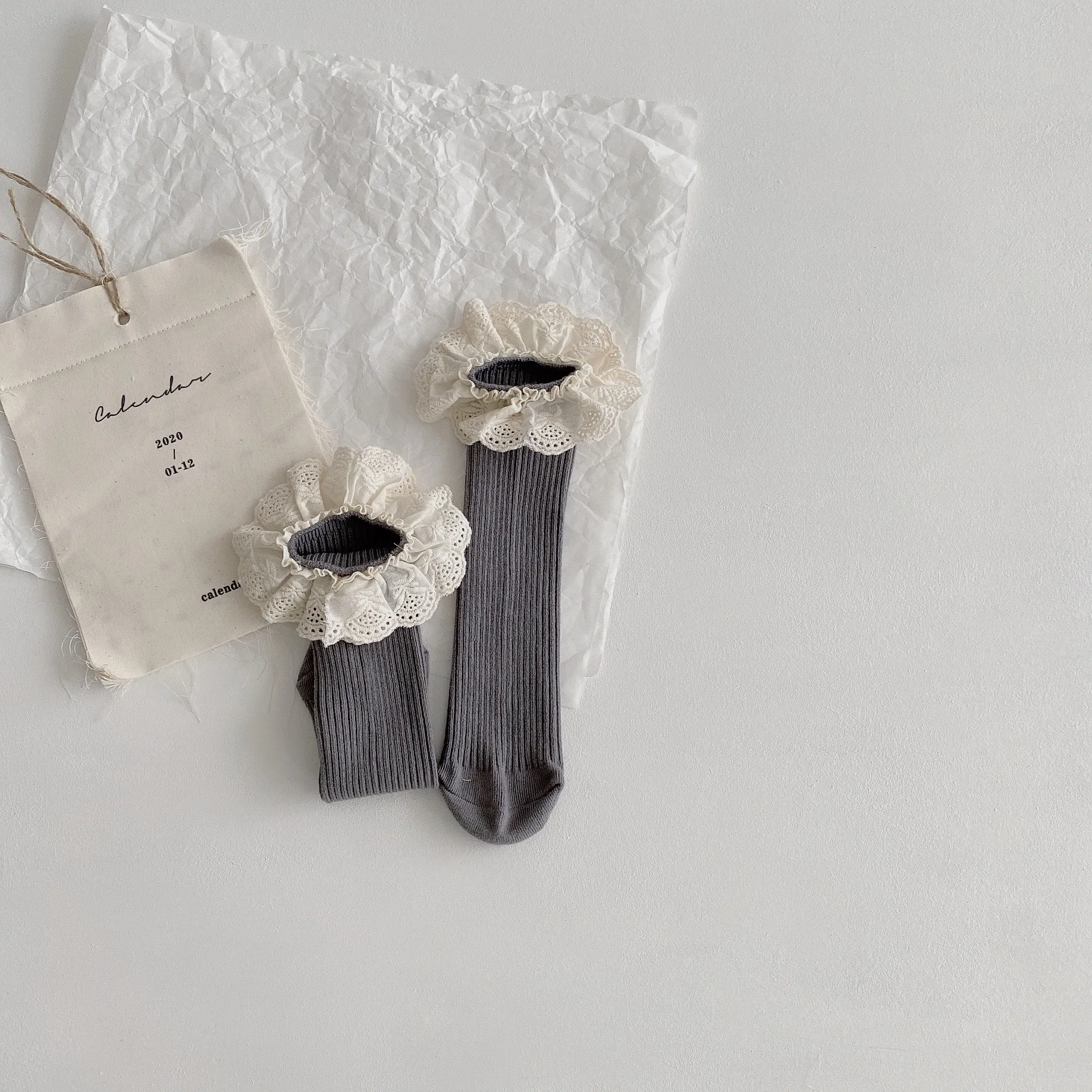 Chaussettes en coton doux mi-mollet pour bébés filles, lot de 4 Chaussettes en coton doux mi-mollet pour bébés filles, lot de 4