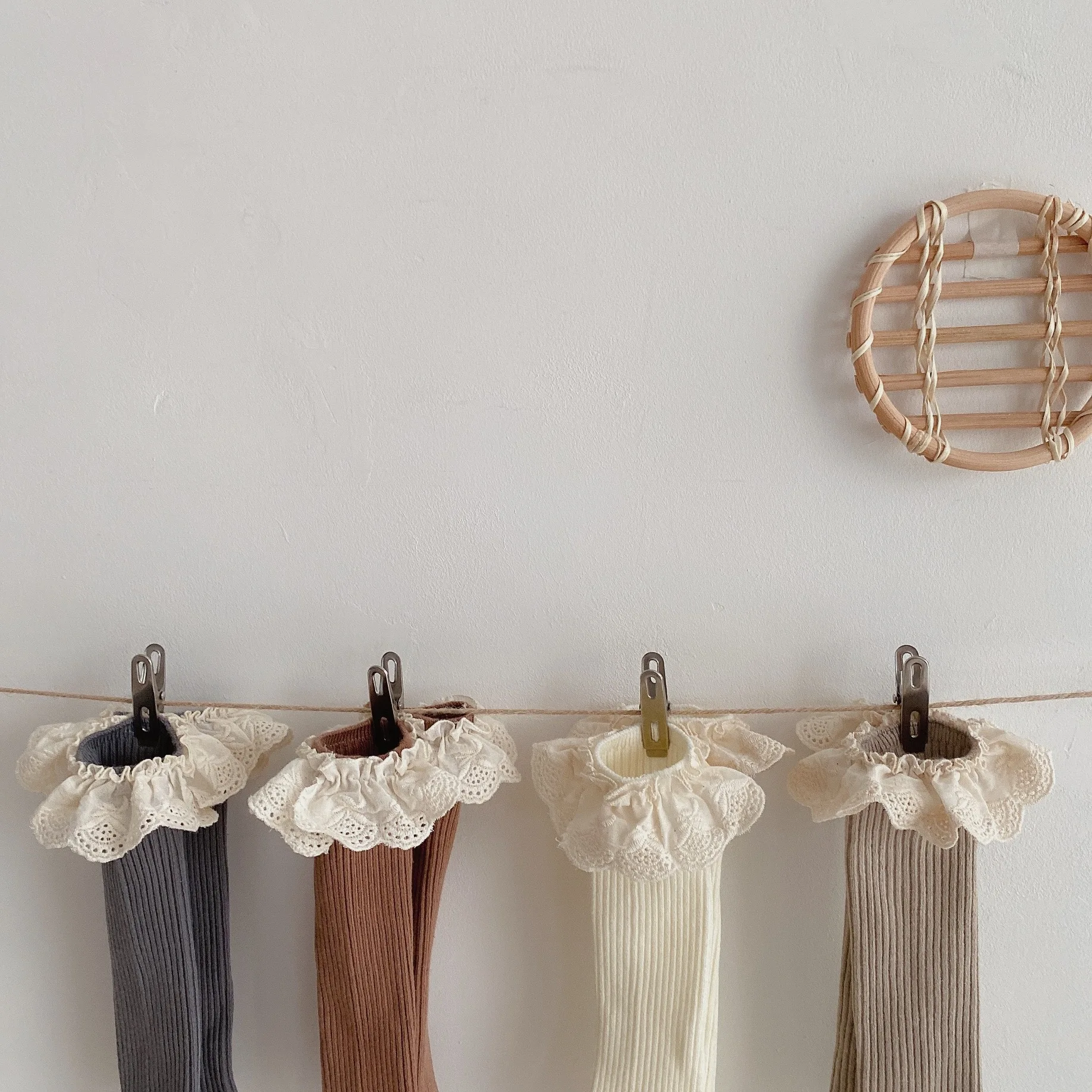 Chaussettes en coton doux mi-mollet pour bébés filles, lot de 4 Chaussettes en coton doux mi-mollet pour bébés filles, lot de 4