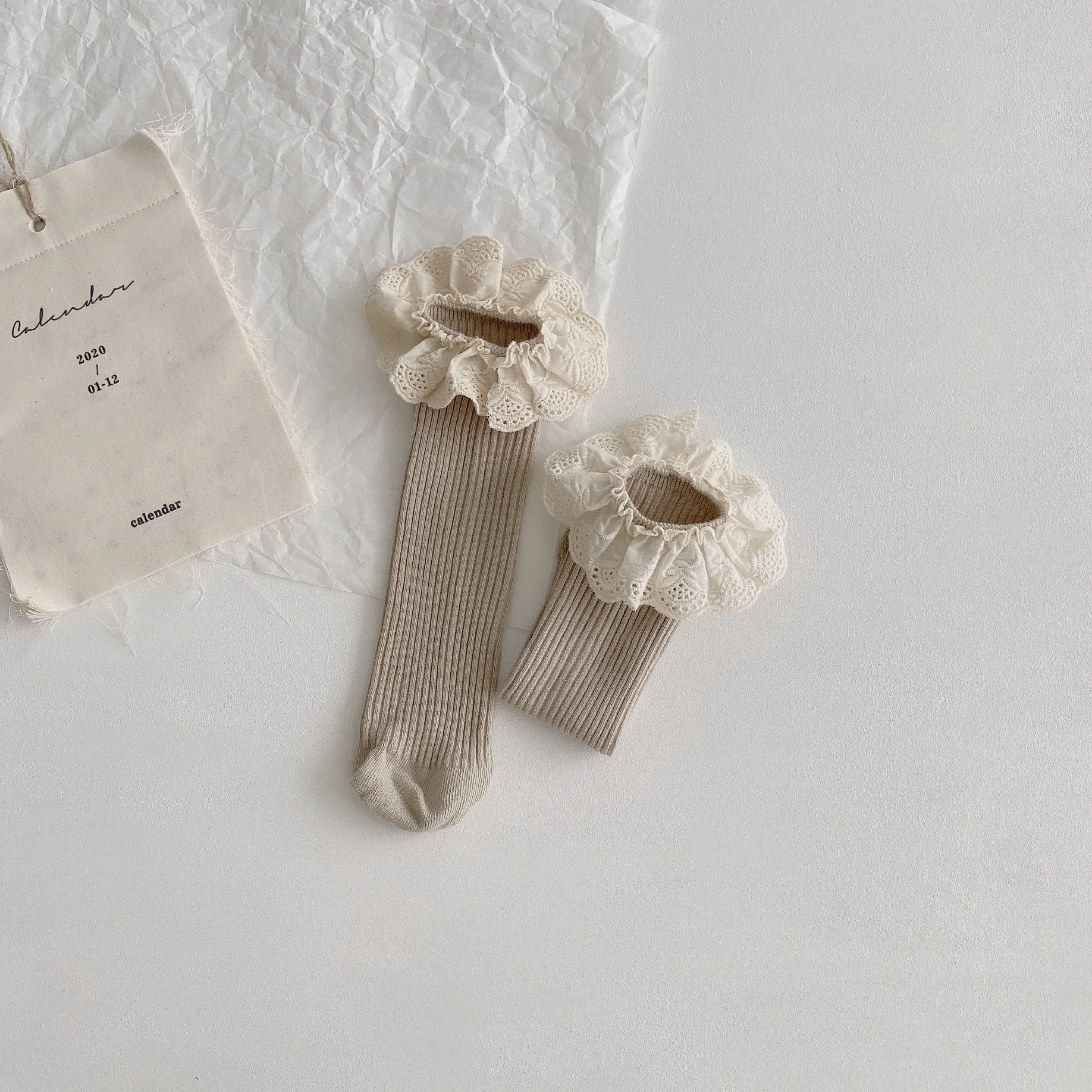 Chaussettes en coton doux mi-mollet pour bébés filles, lot de 4 Chaussettes en coton doux mi-mollet pour bébés filles, lot de 4