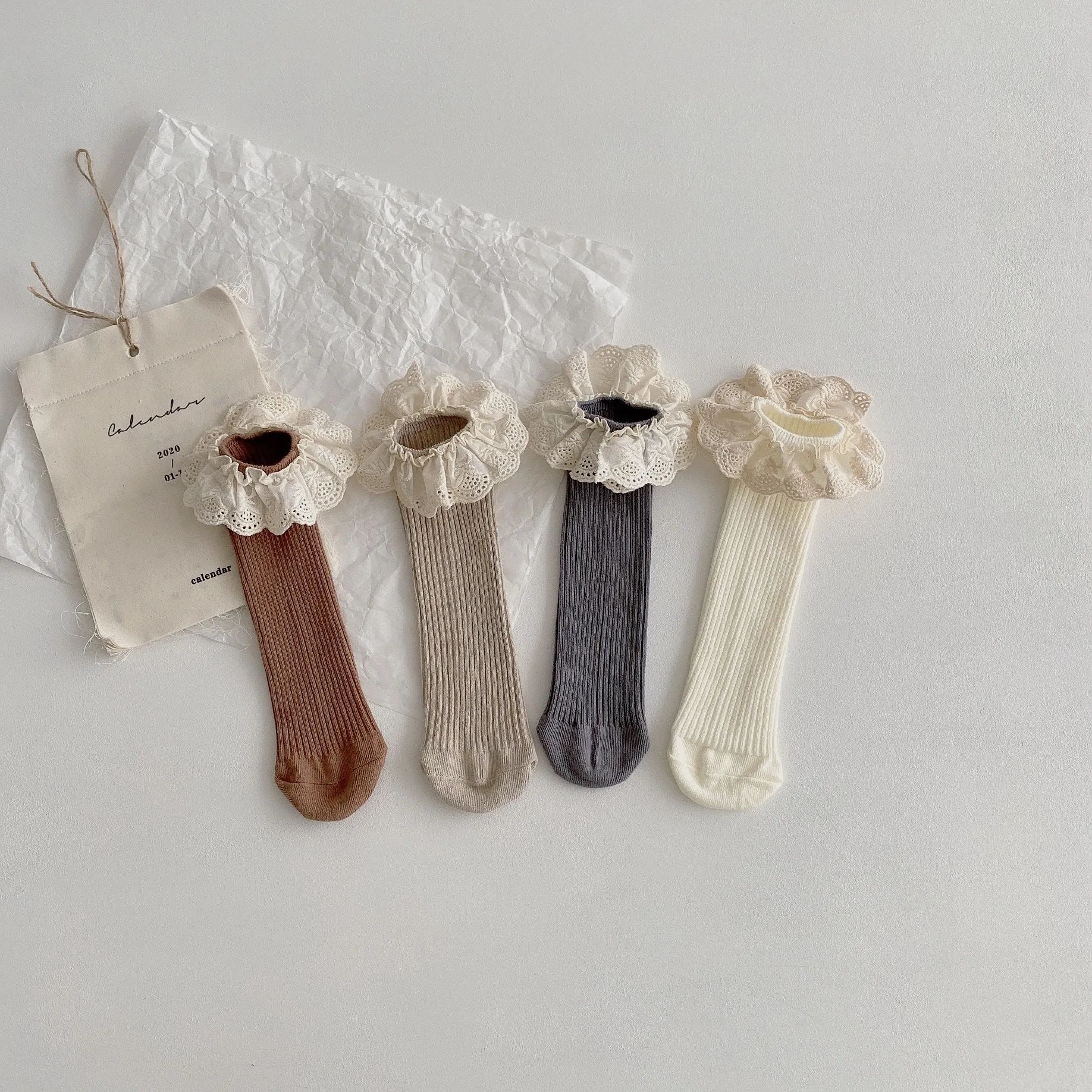 Chaussettes en coton doux mi-mollet pour bébés filles, lot de 4 Chaussettes en coton doux mi-mollet pour bébés filles, lot de 4