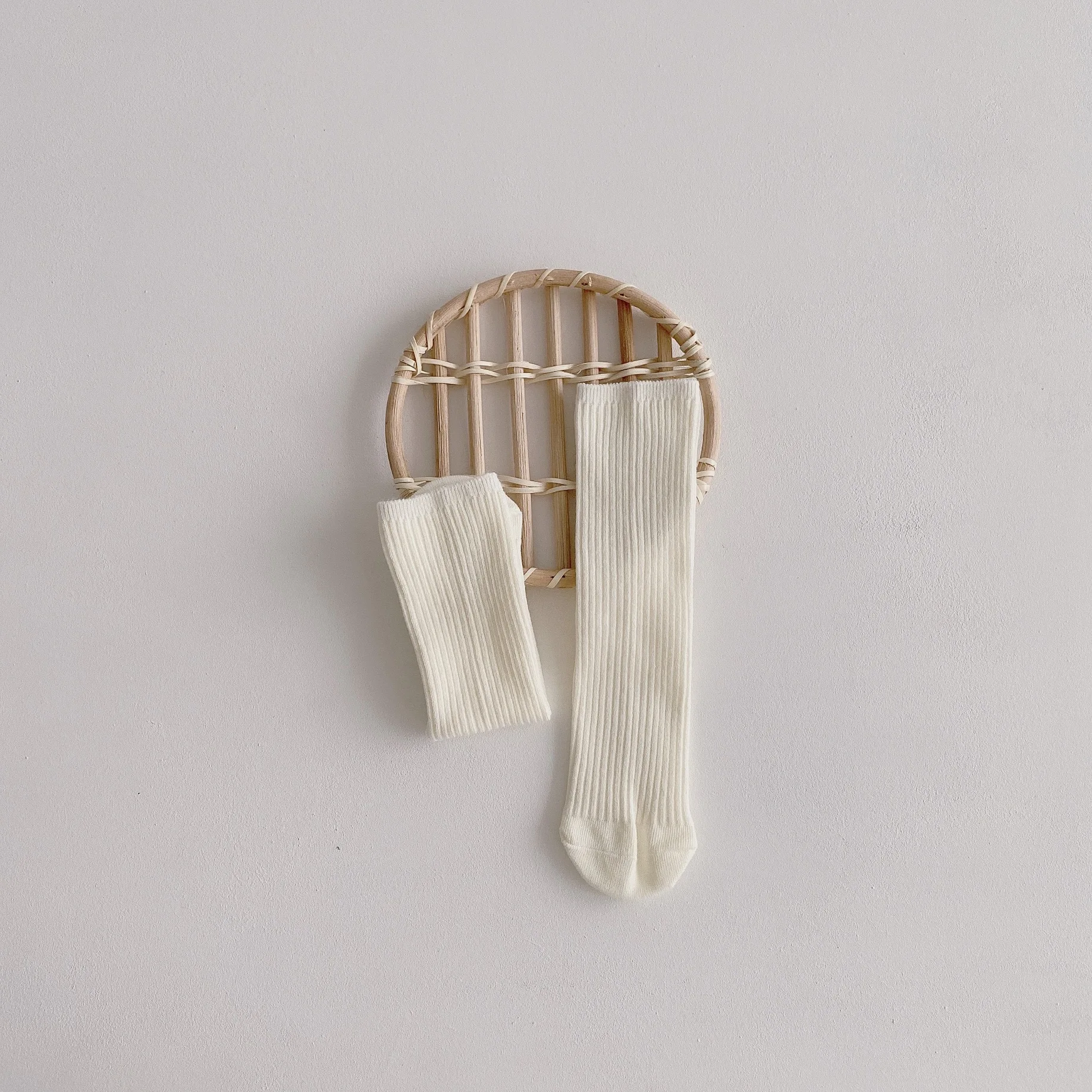 Chaussettes en coton doux mi-mollet pour bébés filles, lot de 4 Chaussettes en coton doux mi-mollet pour bébés filles, lot de 4