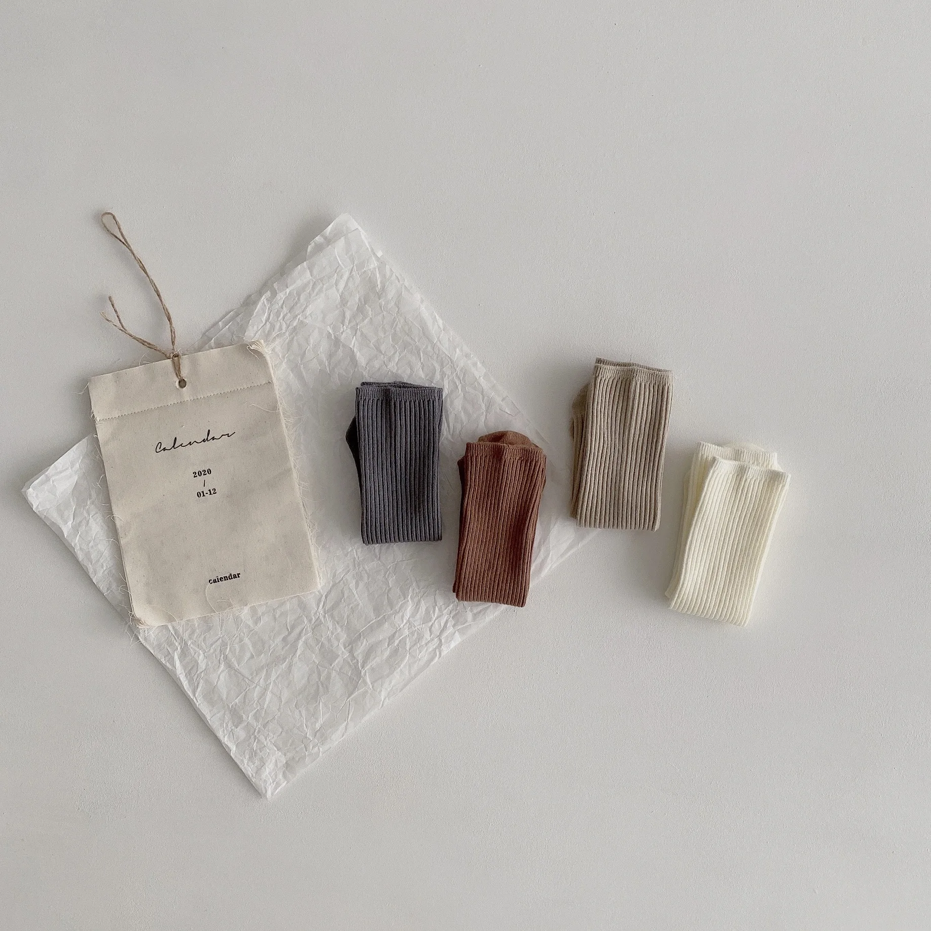 Chaussettes en coton doux mi-mollet pour bébés filles, lot de 4 Chaussettes en coton doux mi-mollet pour bébés filles, lot de 4