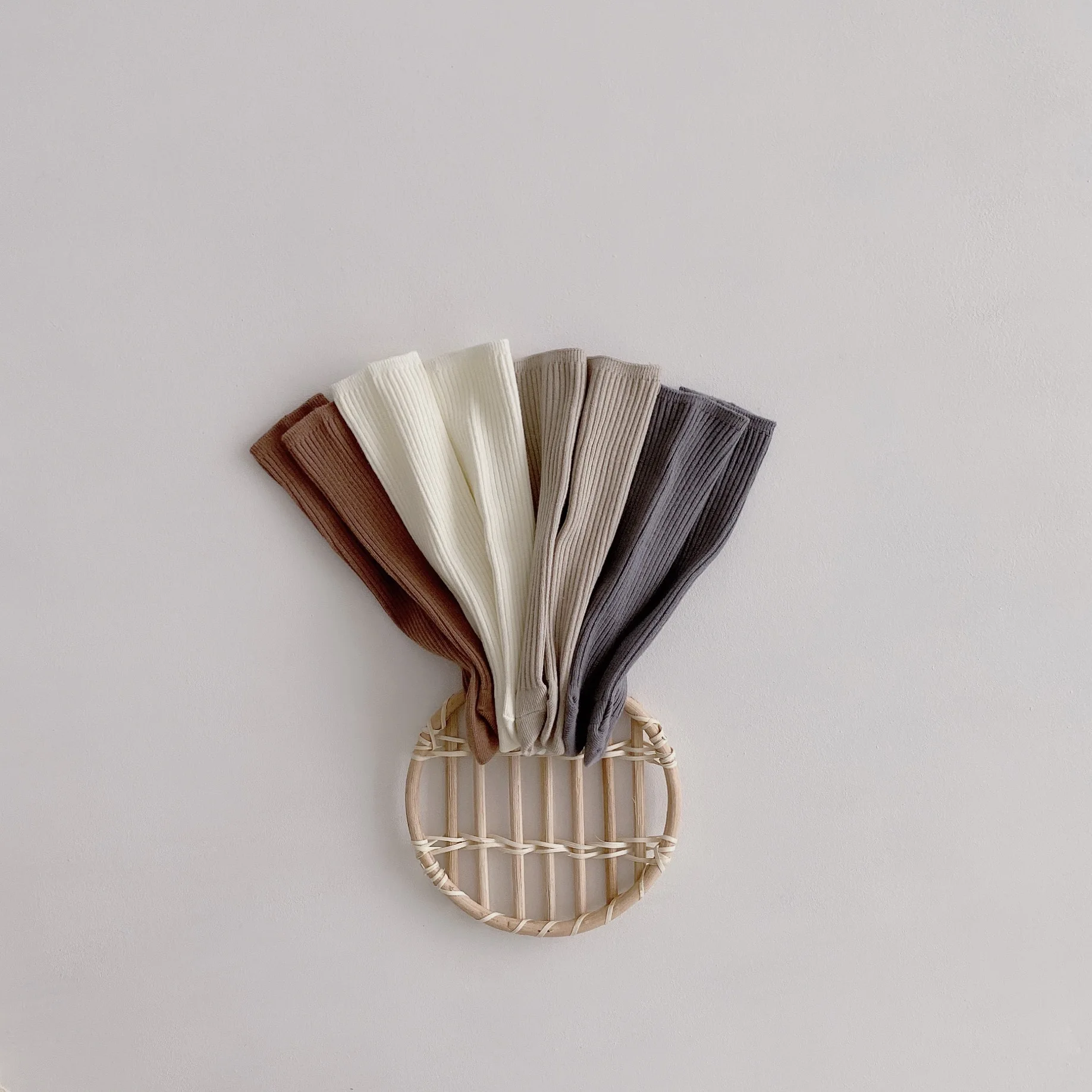 Chaussettes en coton doux mi-mollet pour bébés filles, lot de 4 Chaussettes en coton doux mi-mollet pour bébés filles, lot de 4