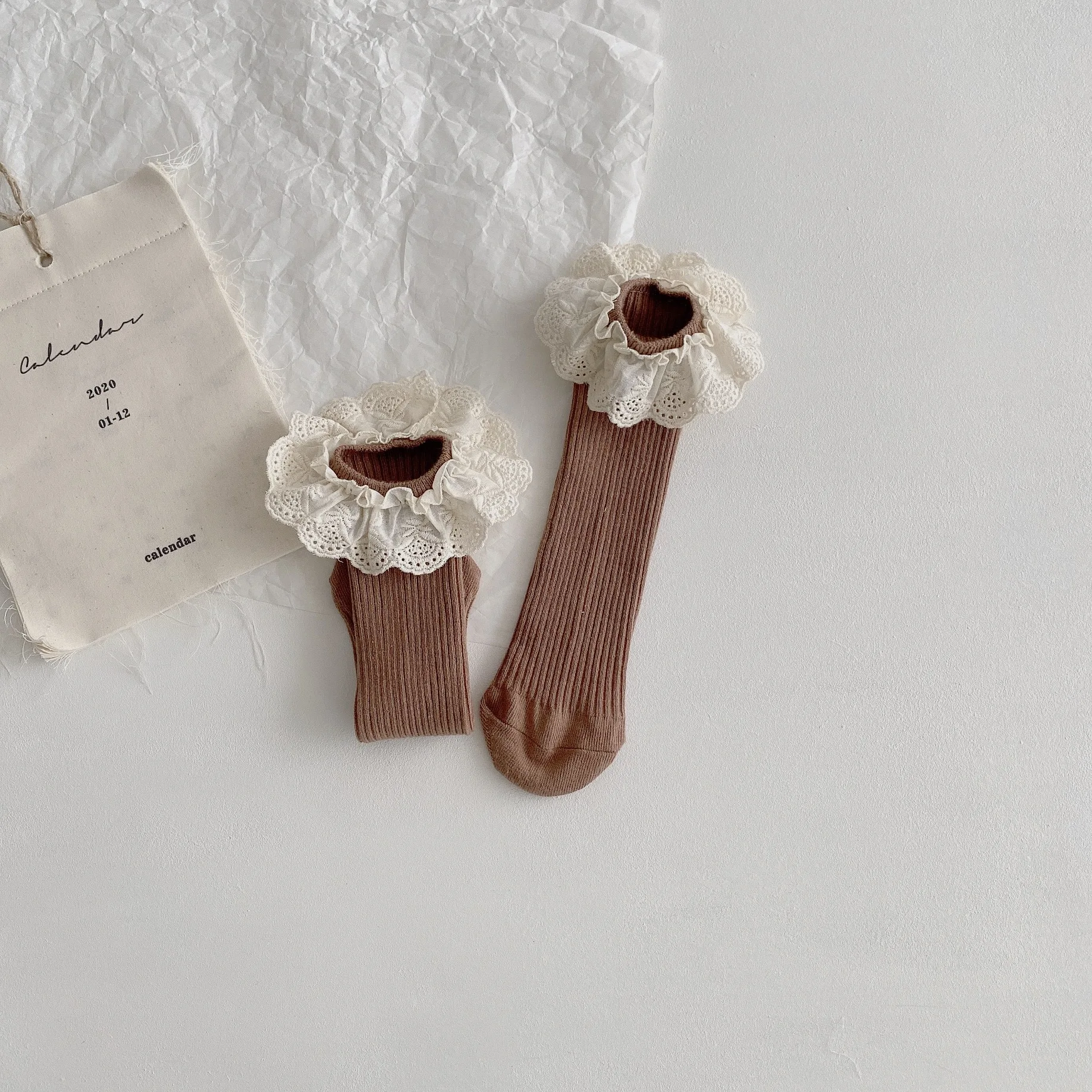 Chaussettes en coton doux mi-mollet pour bébés filles, lot de 4 Chaussettes en coton doux mi-mollet pour bébés filles, lot de 4