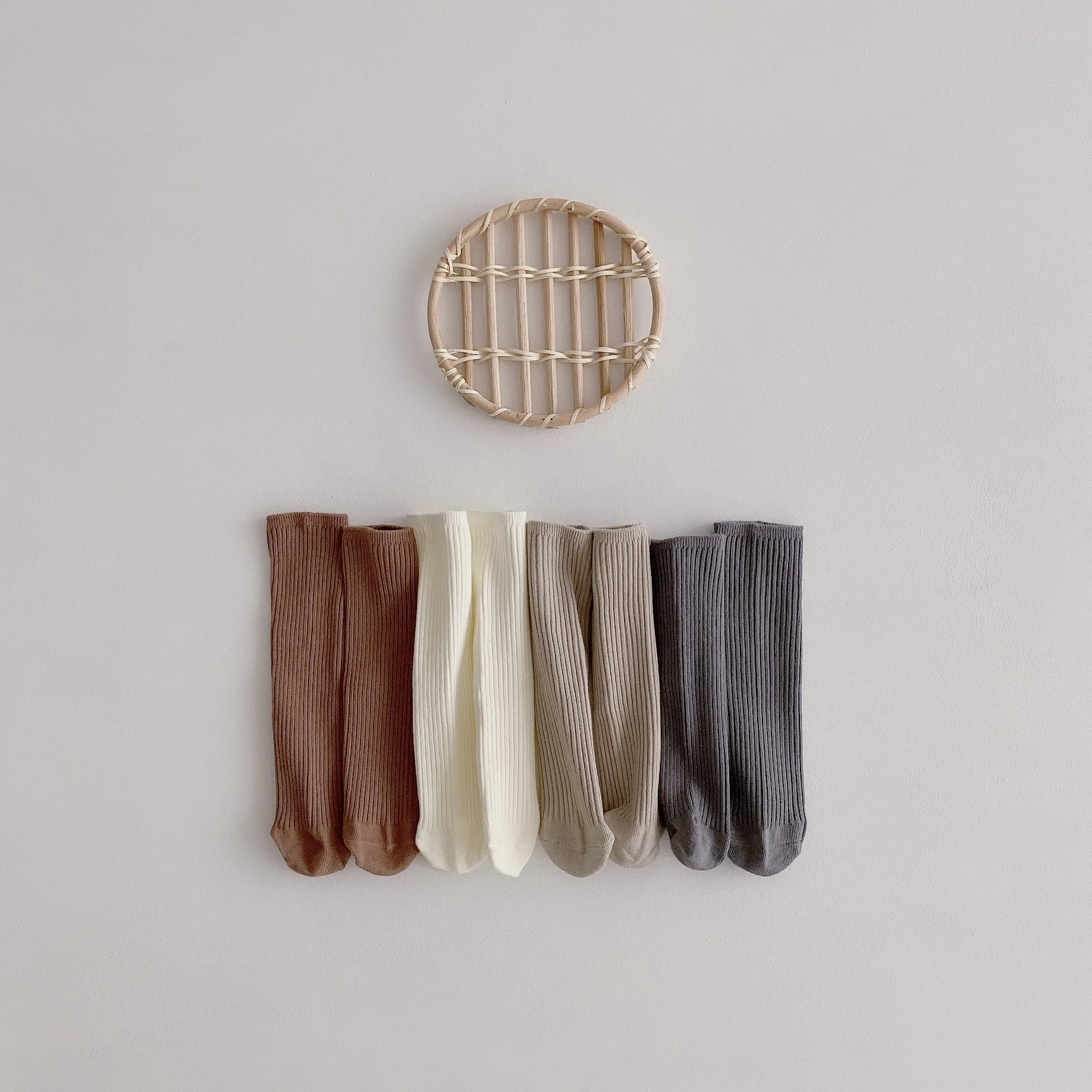 Chaussettes en coton doux mi-mollet pour bébés filles, lot de 4 Chaussettes en coton doux mi-mollet pour bébés filles, lot de 4