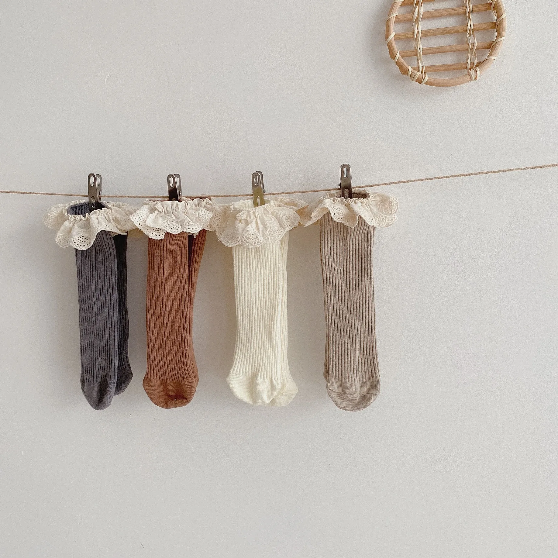 Chaussettes en coton doux mi-mollet pour bébés filles, lot de 4 Chaussettes en coton doux mi-mollet pour bébés filles, lot de 4